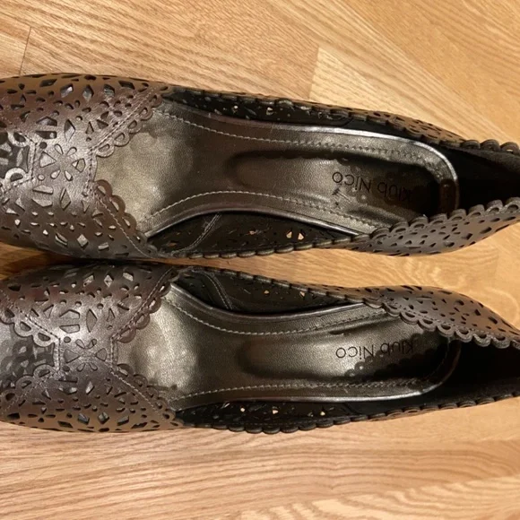 Pumps - Picture 2 of 4